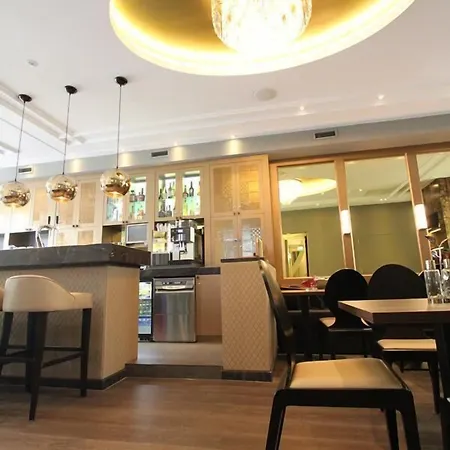 Apple Hotel